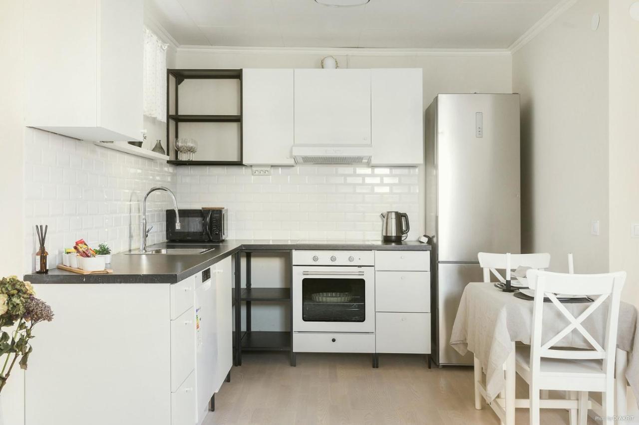 Charming Apartment In A Red House In ストックホルム エクステリア 写真