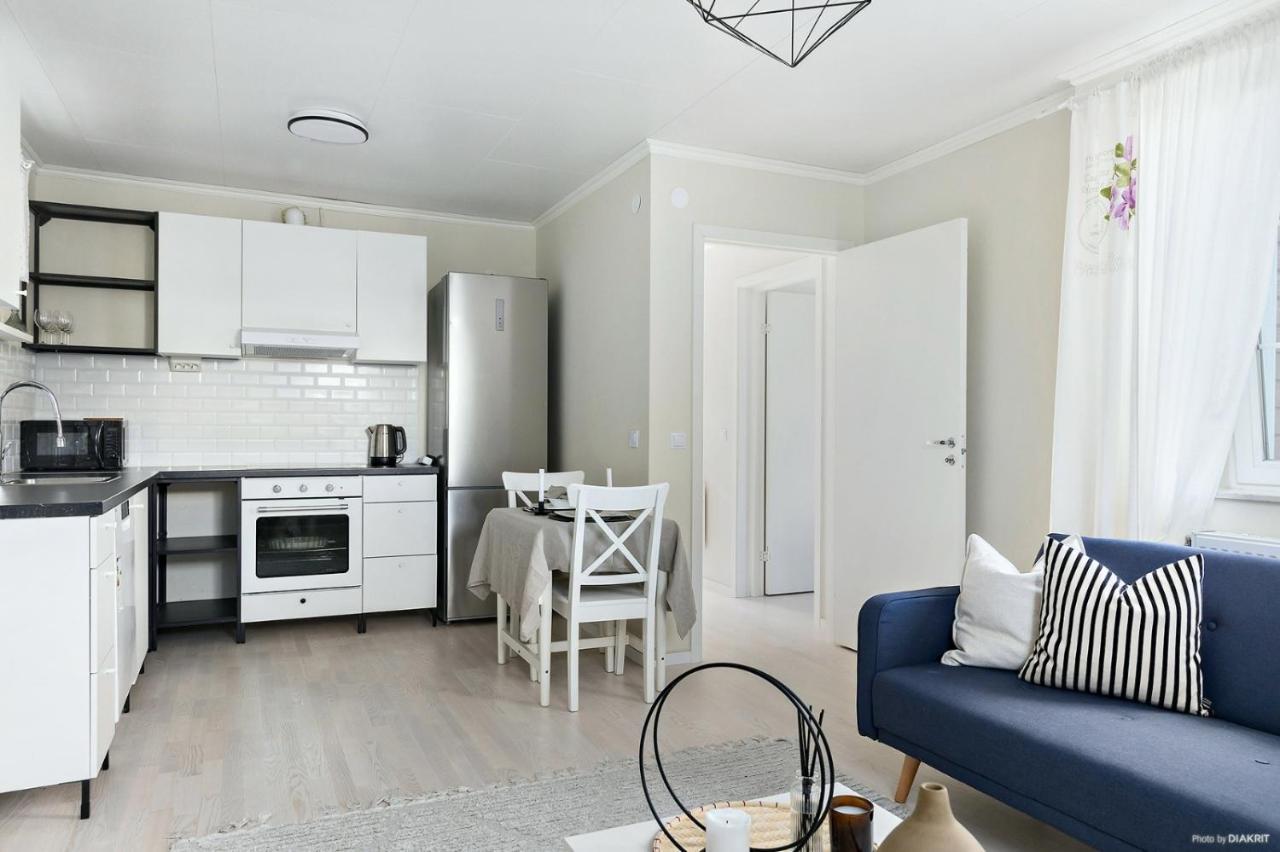 Charming Apartment In A Red House In ストックホルム エクステリア 写真