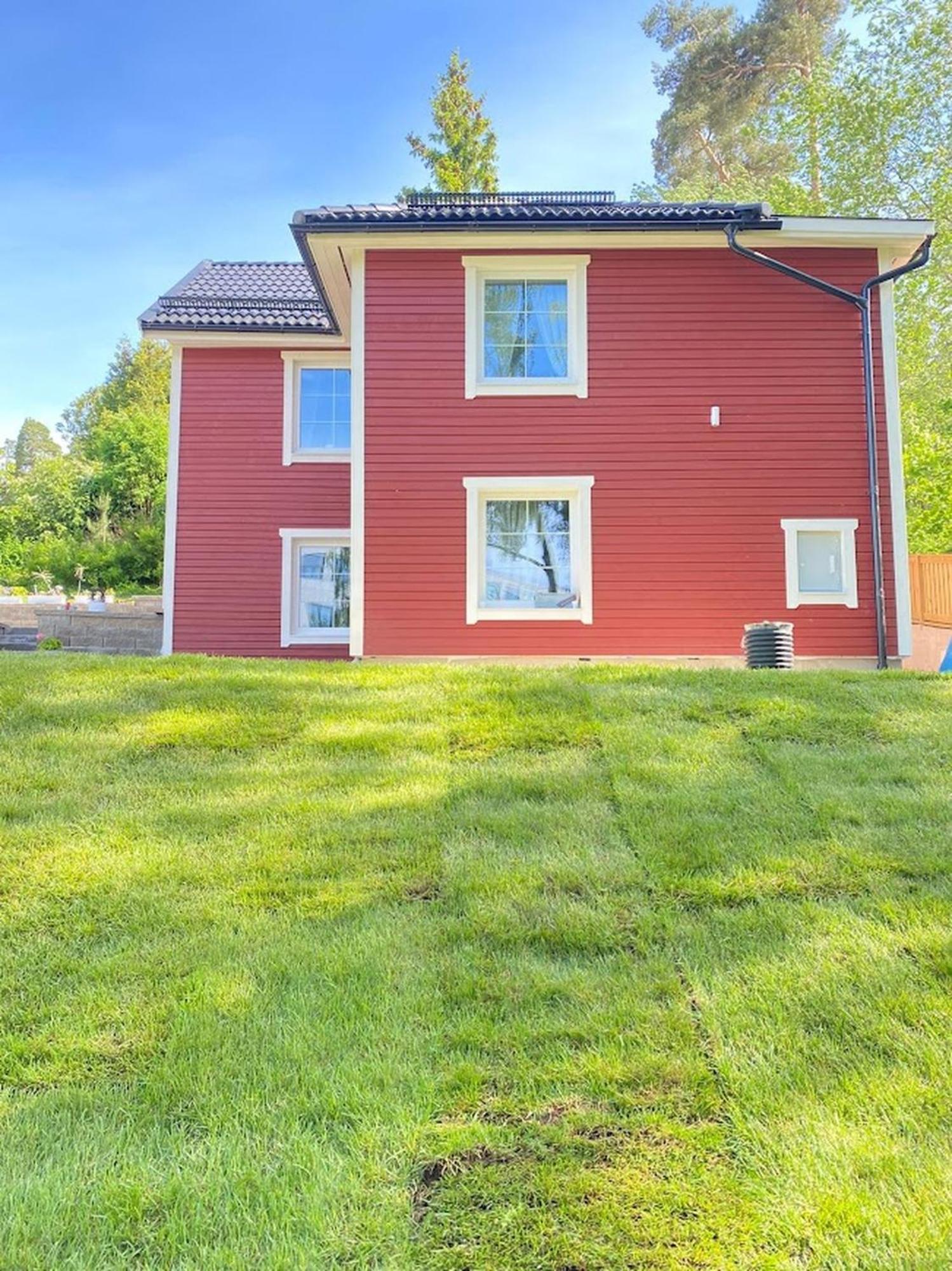 Charming Apartment In A Red House In ストックホルム エクステリア 写真